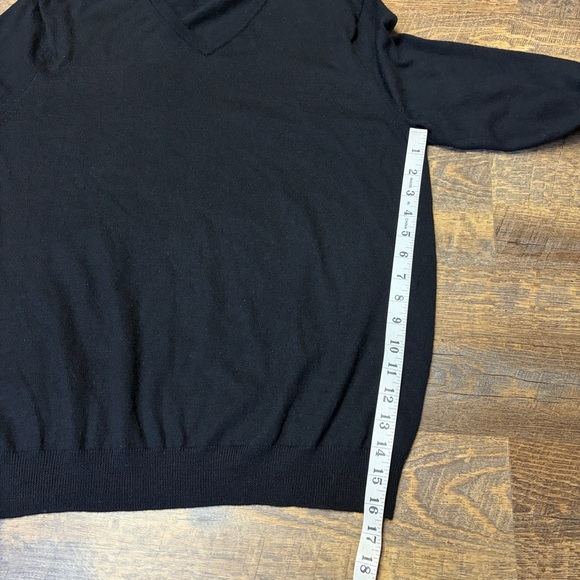 J Crew Merino Wool Sweater Pullover V-Neck Men's Large Black Preppy Casual Knit - Picture 6 of 9
